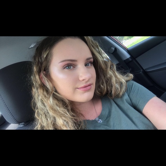 Meet your Posher, Emily - Picture 1 of 1